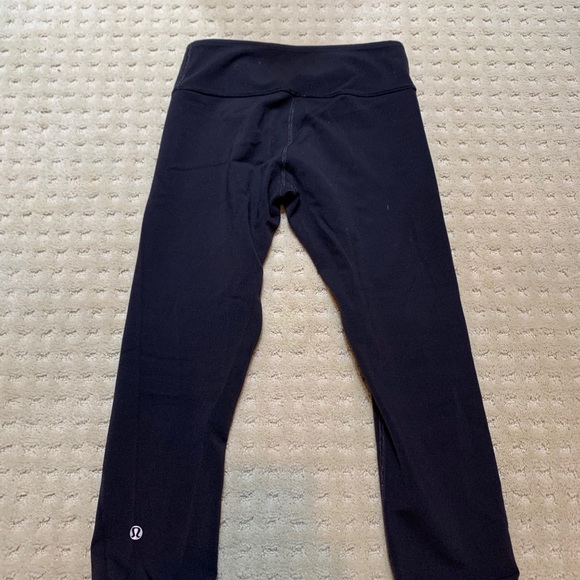 Lululemon reversible black and purple cropped leggings - Picture 2 of 5